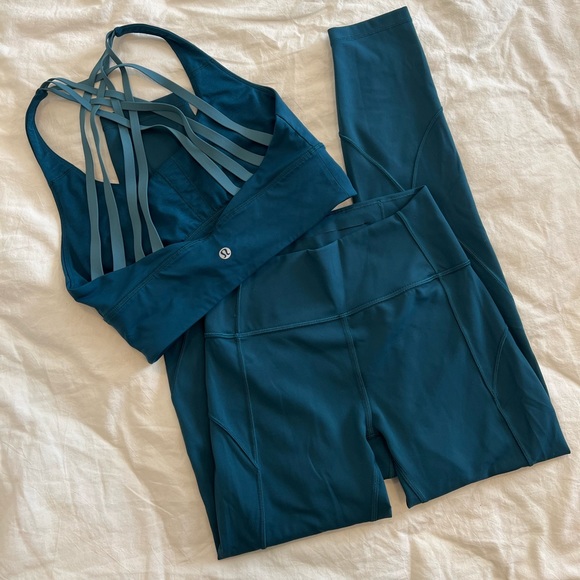 Lululemon In Movement Tight 25" *Everlux in Bermuda Teal Size 4 - Picture 13 of 13